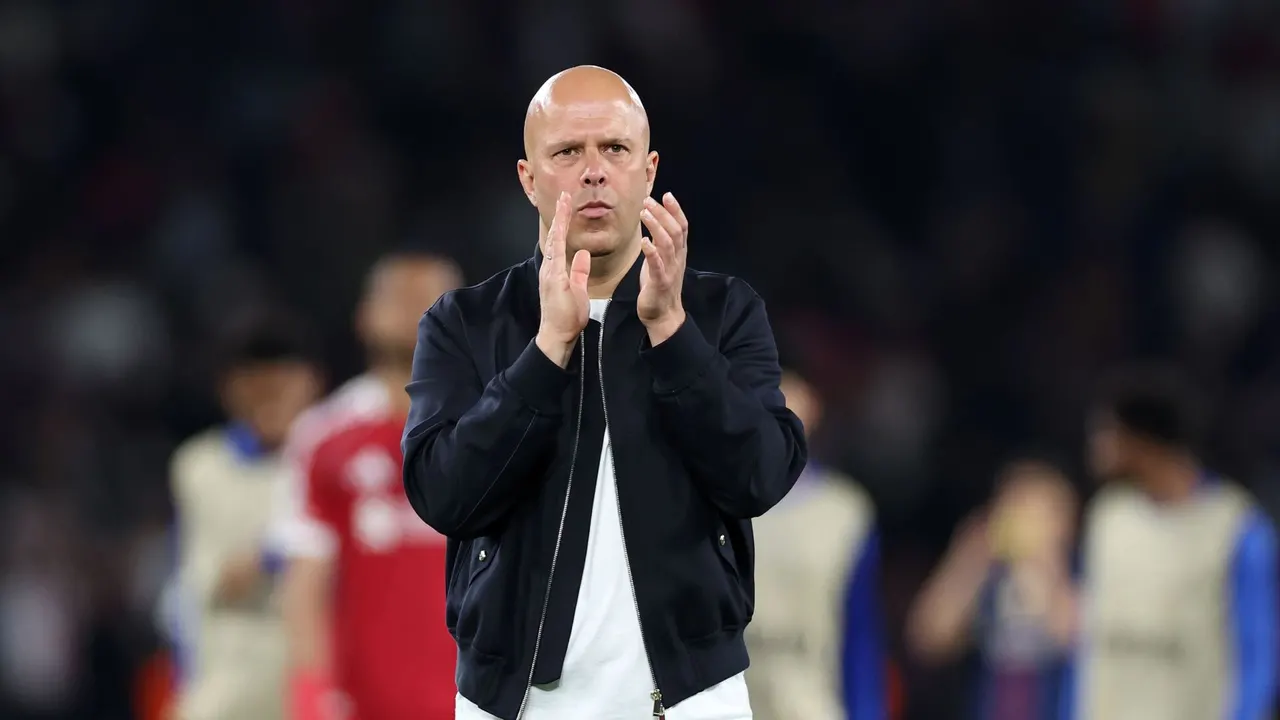 سلوت يوضح مستقبله مع ليفربول.. ويرد على احتجاج الجماهير